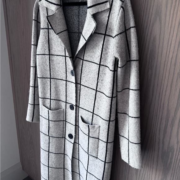 Evereve John + Jenn Black and White Plaid Coatigan / Long Cardigan - Picture 10 of 12